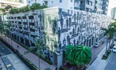 Fortune House Hotel Suites Отели рядом с достопримечательностью «Miami Light Project»