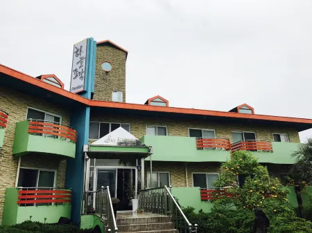 Seogwipo Sky Sculpture Pension Отели рядом с достопримечательностью «Norimae»