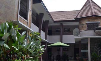 Dpavilion Guest House & Resto