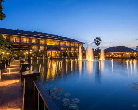 Hotel de l'Amour Hotels in Prakhon Chai