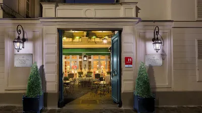 Hôtel Duc de St-Simon Hotels near Gorkha