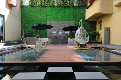 CLOUDS Hotel (Dali Xiangyun Bell and Drum Tower) - พร้อมอาหารเช้า