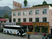 Qilian Jiuyijia Hotel - Mountain view
