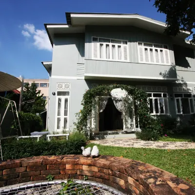 Lada House Hotels near Wat Sri Chum