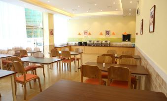 Huadu Cinema West Street Hotel - Housity