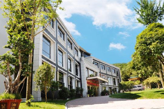 常山湖中居大酒店