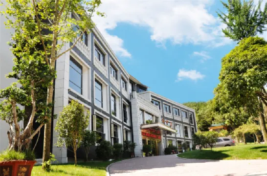 常山湖中居大酒店 鄰近東明湖公園的酒店