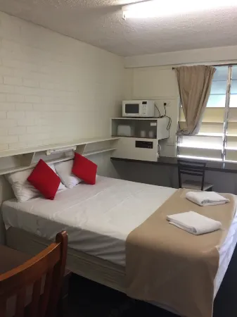 Paradise Lodge Motel Отели в г. Маккай