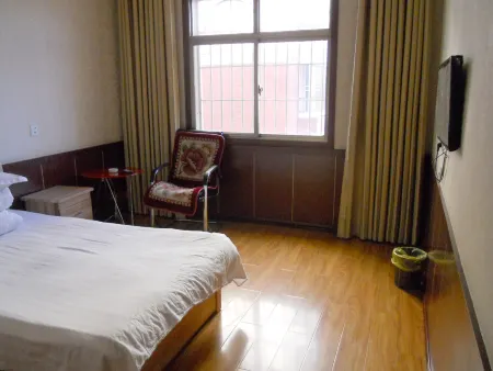 Yuzhong Mantun Hotel Отели рядом с достопримечательностью «Center Square»