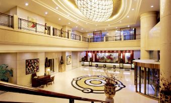 Howard Johnson Tianyi Hotel Guizhou (Guiyang North Railway Station Qianlingshan Park)