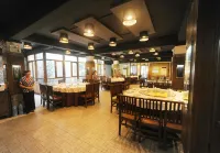 Wolong Riverside Manor