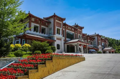 Phoenix Mountain Hotel Hotels near Phoenix Mountain Liberation Memorial Tower