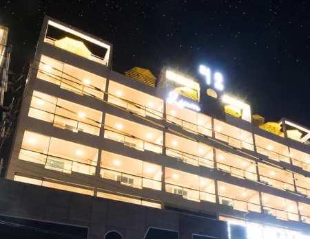 Lium Spa Hostel Отели в г. Йосу