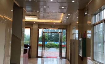 Dongxing Qianghua Business Hotel