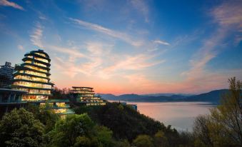 Pine Cone Hotel (Huangshan)