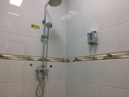 Yuanmou Aiweike Business Hotel Отели рядом с достопримечательностью «Liangshan Passenger Transport Terminal»