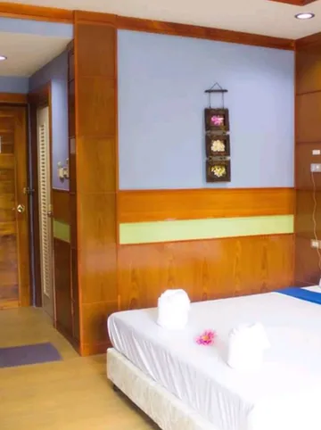 รูปภาพของT.W.Seaview Hotel ท่าศาลา