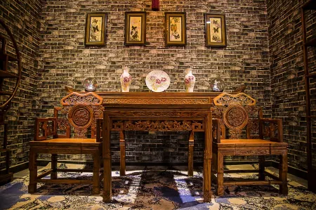 Bunk Hotel Отели рядом с достопримечательностью «Red Garden»