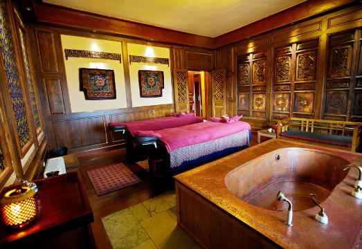 Songtsam Shangri-la LinkaHotel Overview