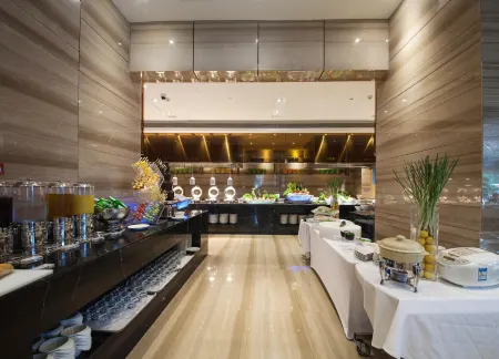 Holiday Inn Chengdu Oriental Plaza Отели рядом с достопримечательностью «Sichuan Post and Telecommunication College»