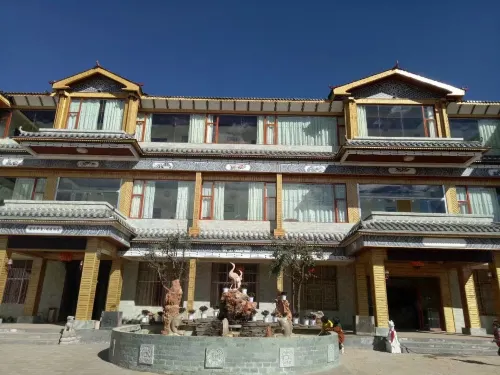 Nianhu Zhijia Folklore Hotel Hotels in Huize