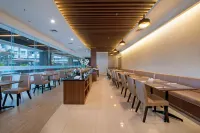 Grand Whiz Poins Simatupang Jakarta