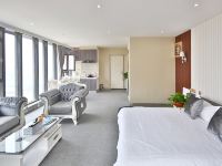 青岛白云公寓 - 全景奢华欧式大床房