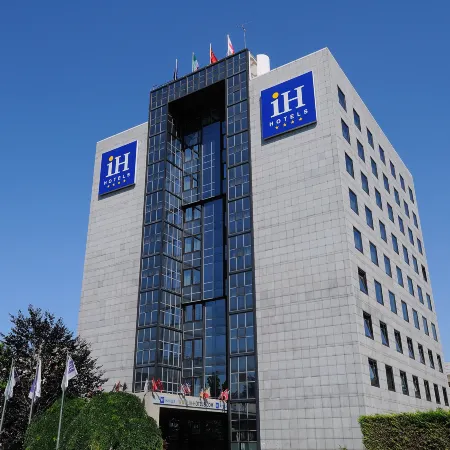 iH Hotels Milano Lorenteggio Отели рядом с достопримечательностью «Лорентеджо»