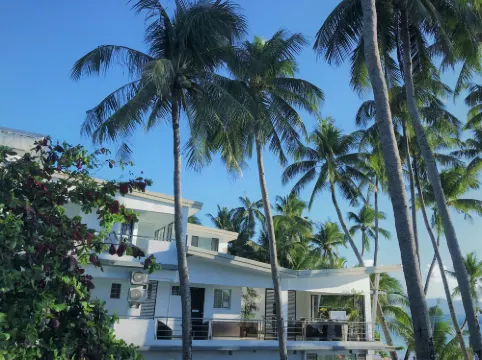 โรงแรมแกรนด์บลูบีช