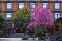 Mosuo Garden Lake Shore Panoramic View|Azure Ripples Vista Resort Hotel (Big Falling Water Village)