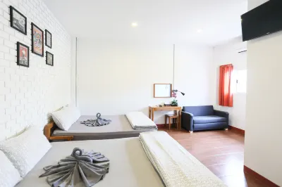 The Garage Hoteles cerca de Wat Rong Khun