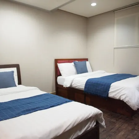 Hostel J Stay Seoul Myeongdong Отели рядом с достопримечательностью «Сквер Чонмё»