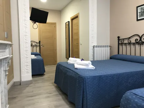 Hostal El Pilar - Pensions