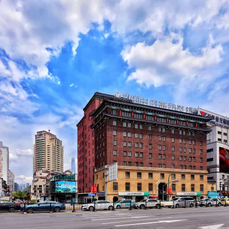 Metropolo YMCA Hotel, People's Square Shanghai Отели рядом с достопримечательностью «Хуанпу»