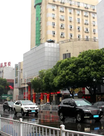 Homeinn·neo(xinshikou store, glasses city, Danyang railway station) Отели рядом с достопримечательностью «Nanjing Normal University North Middle School College (Danyang Campus)»