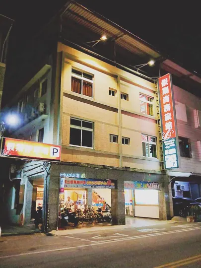 Holiday Commerce Hotel