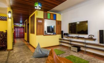 Banthat Thong Hostel