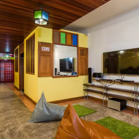 Banthat Thong Hostel
