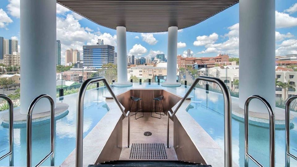 Breathtaking Views in Spotless Luxury Apartment