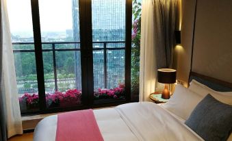 Huamo Apartment (Guangzhou South Railway Station Hanxi Changlong Metro Station)