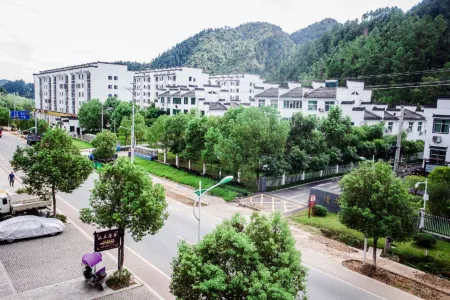 Kangyuan Inn Отели рядом с достопримечательностью «Guzhang Folklore Garden»