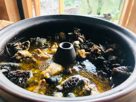 HUANGYEJI Отели рядом с достопримечательностью «Nuodeng Old Village»