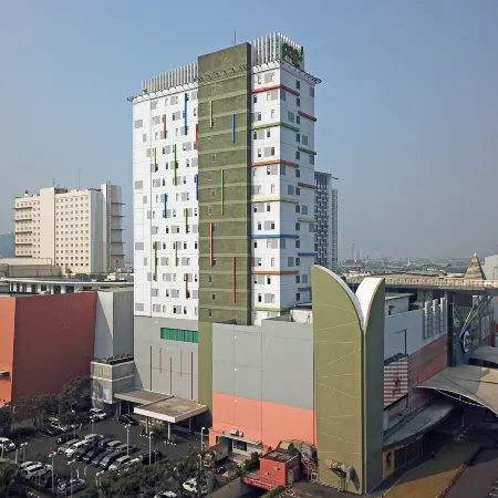 Pop! Hotel Kelapa Gading Отели рядом с достопримечательностью «Мал Арта Гадинг»