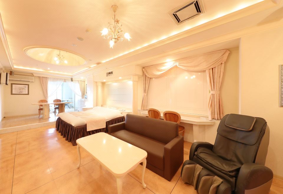 1. Hotel Fi..