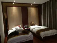Huangmei Tianhe Business Hotel (Xiaochi Town)