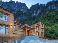 Shangri-La Snow Mountain Hotel On the iceberg Hotels near Balagezong Scenic Area