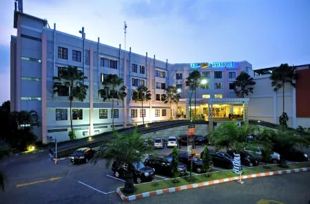 The Sun Hotel Sidoarjo Отели в г. Sidoarjo