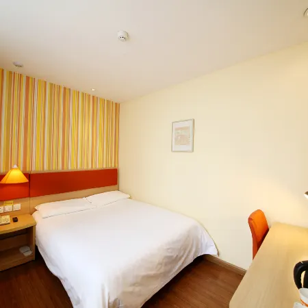 Homeinn Hotel (Xuchang Railway Station Fat Donglai Life Plaza)