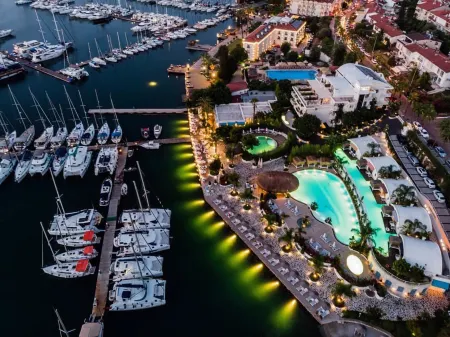 Yacht Classic Hotel - Boutique Class