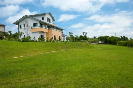 The Tree Отели рядом с достопримечательностью «Озеро Задний Валентина»